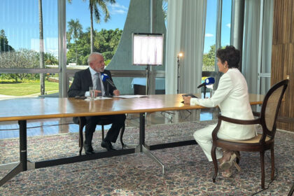 Christina Lemos e o presidente Luna no Palácio da Alvorada | Divulgação Record